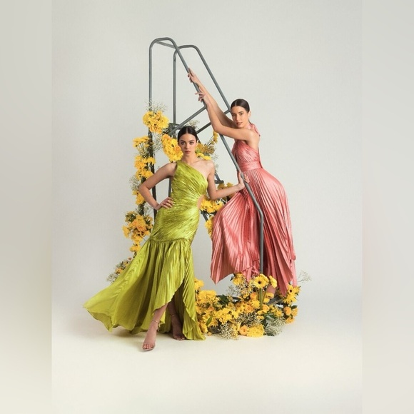 Mac Duggal 49683 NWT Apple Green Side Cut-Out One-Shoulder Pleated Gown - Picture 4 of 13